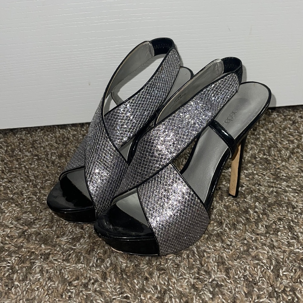 Women’s sparkly heel